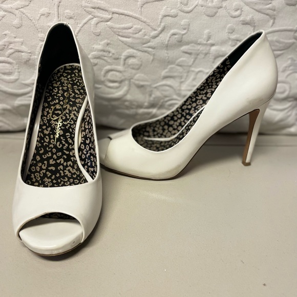 Jessica Simpson Saras white patent peep-toe heels. - Picture 4 of 7